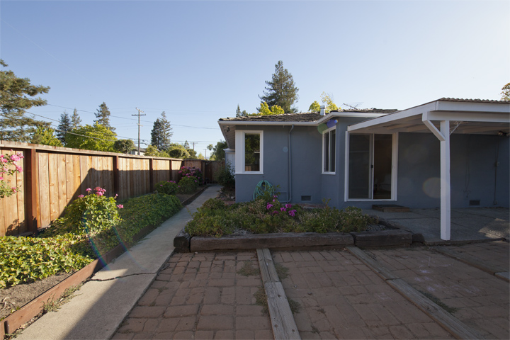 Side Yard picture - 2795 Waverley St, Palo Alto 94306
