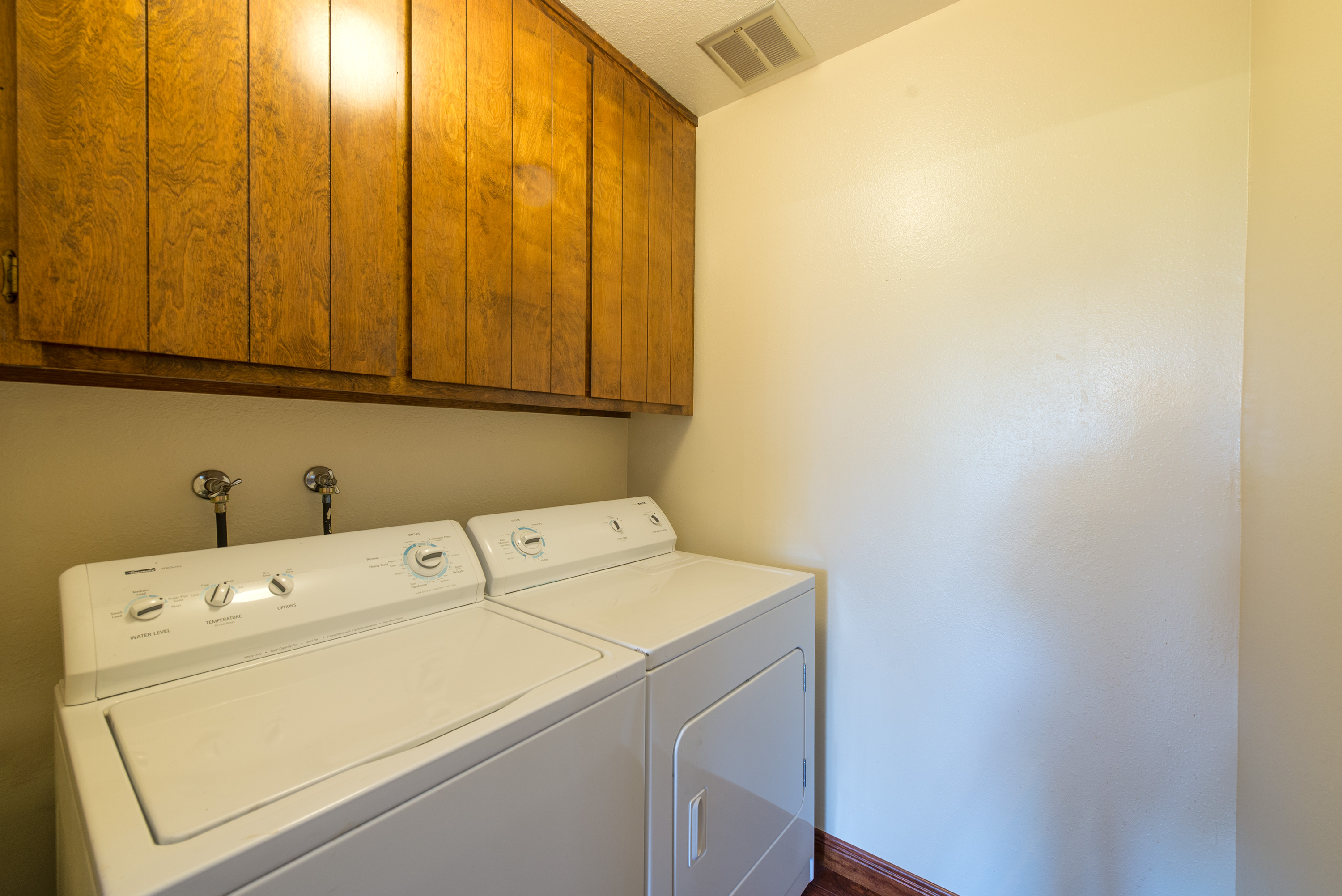 3327 La Mesa Dr #12, San Carlos 94070 - Laundry (A)