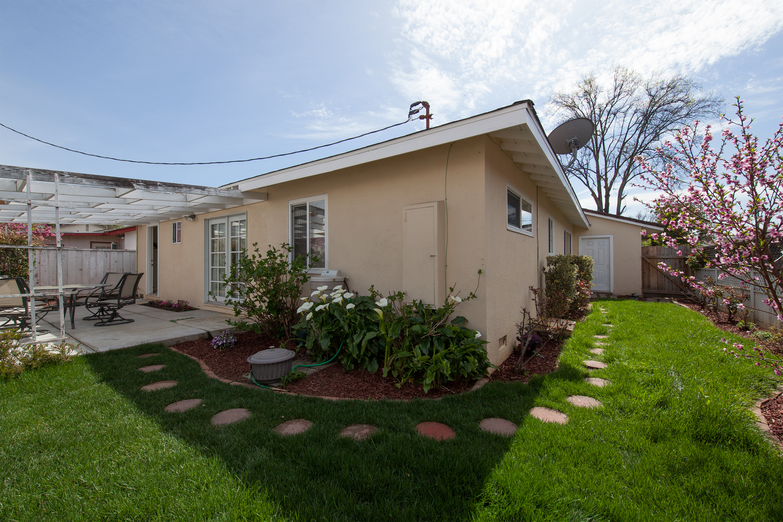 4897 Miramar Ave, San Jose 95129 - Side Yard (A)