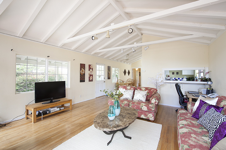 Living Room picture - 2951 South Ct, Palo Alto 94306