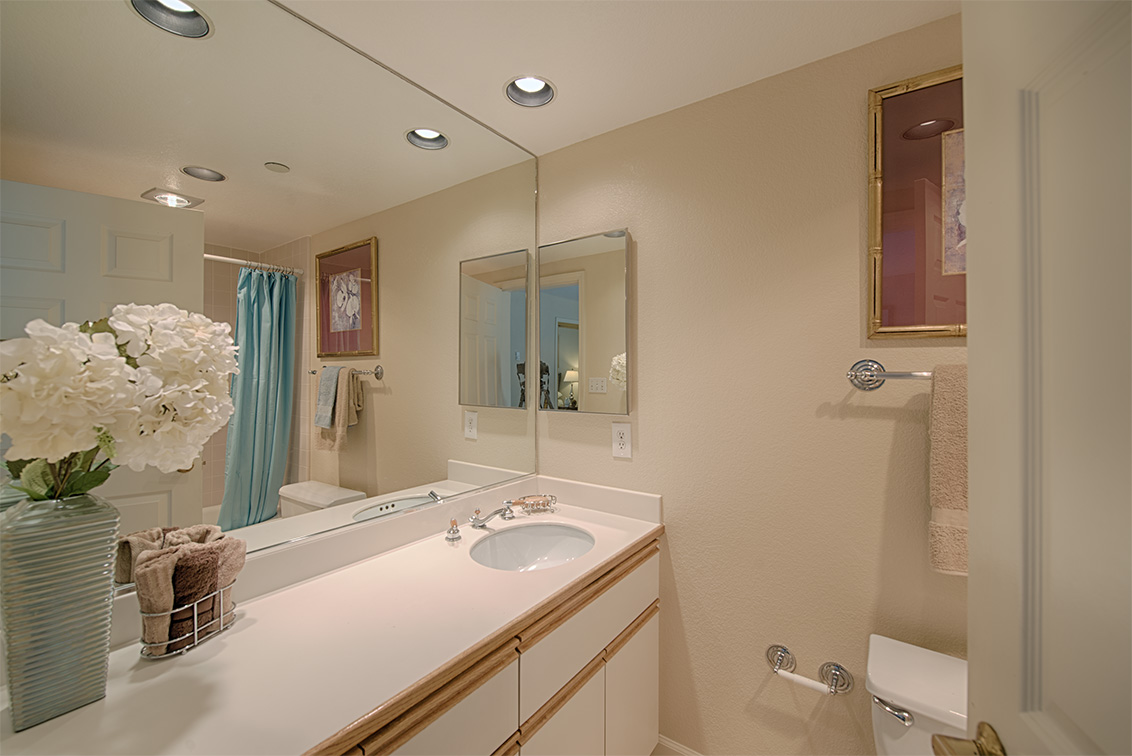 Bathroom 1 picture - 4159 El Camino Way, Unit B, Palo Alto 94306