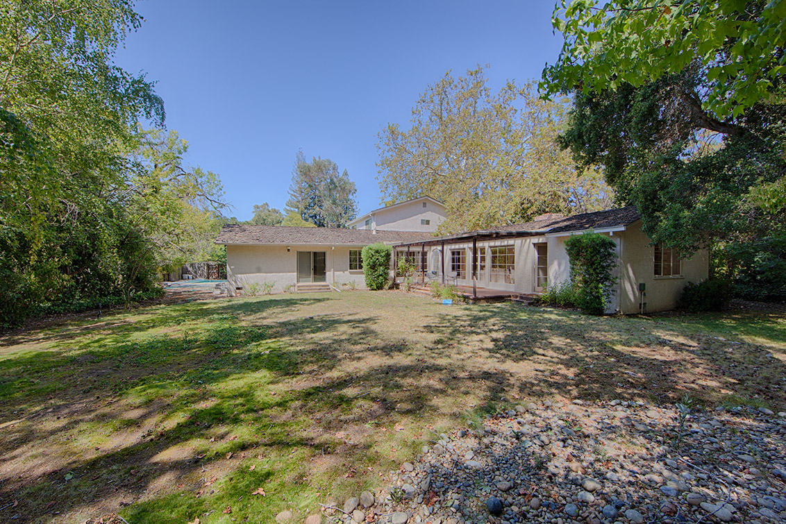 Backyard picture - 524 Gerona Rd, Stanford 94305