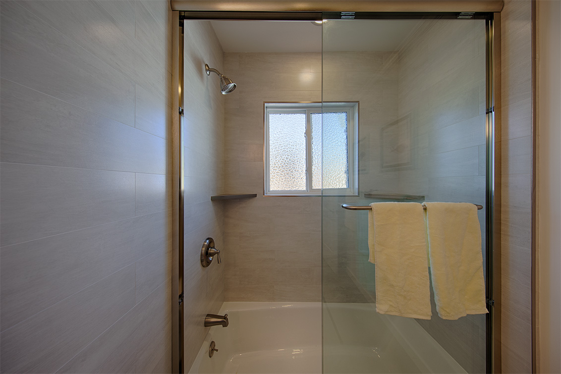 Bathroom 2 (B) picture - 7778 Lilac Way, Cupertino 95014