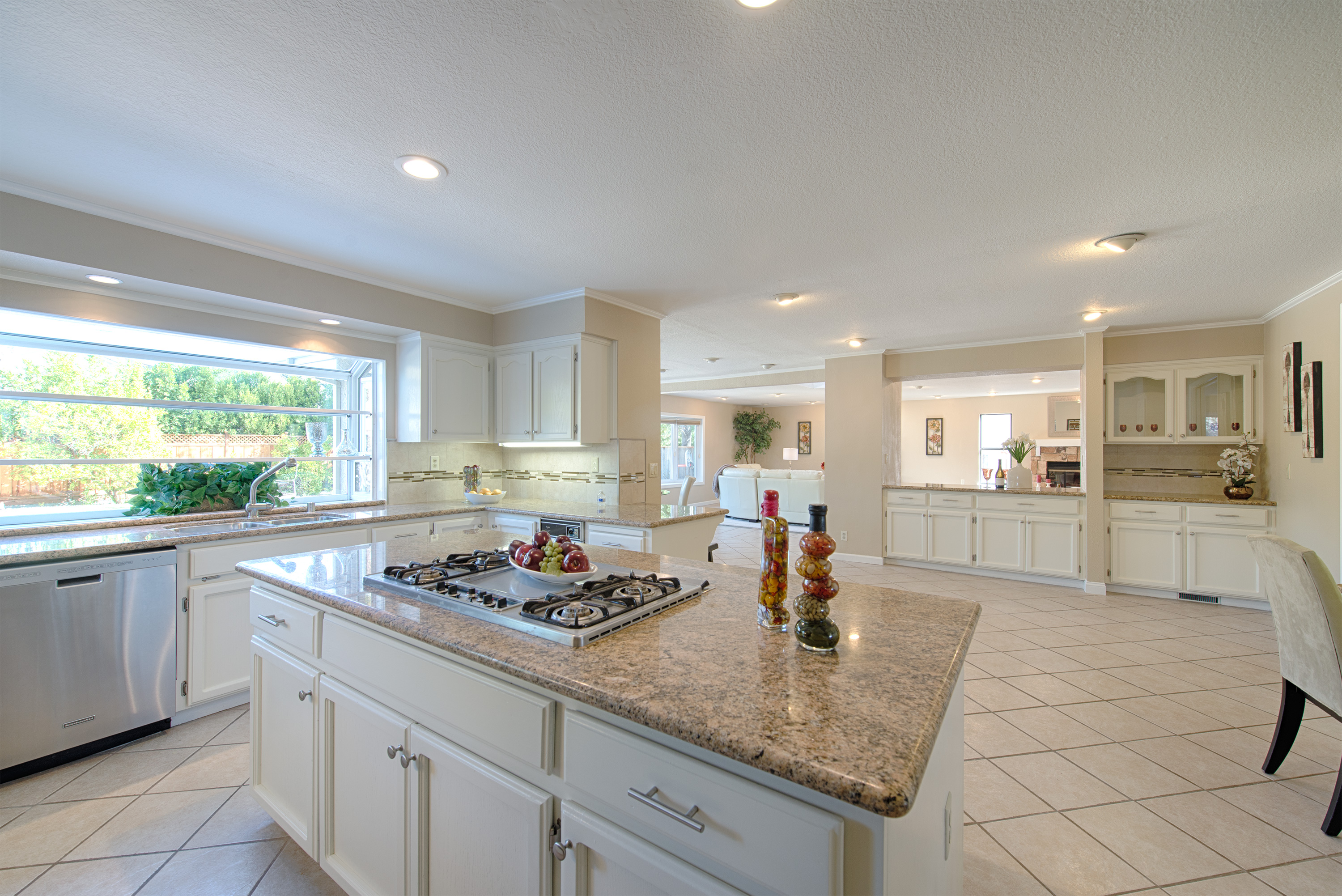 22149 Rae Ln, Cupertino 95014 - Kitchen Eating Area (A)