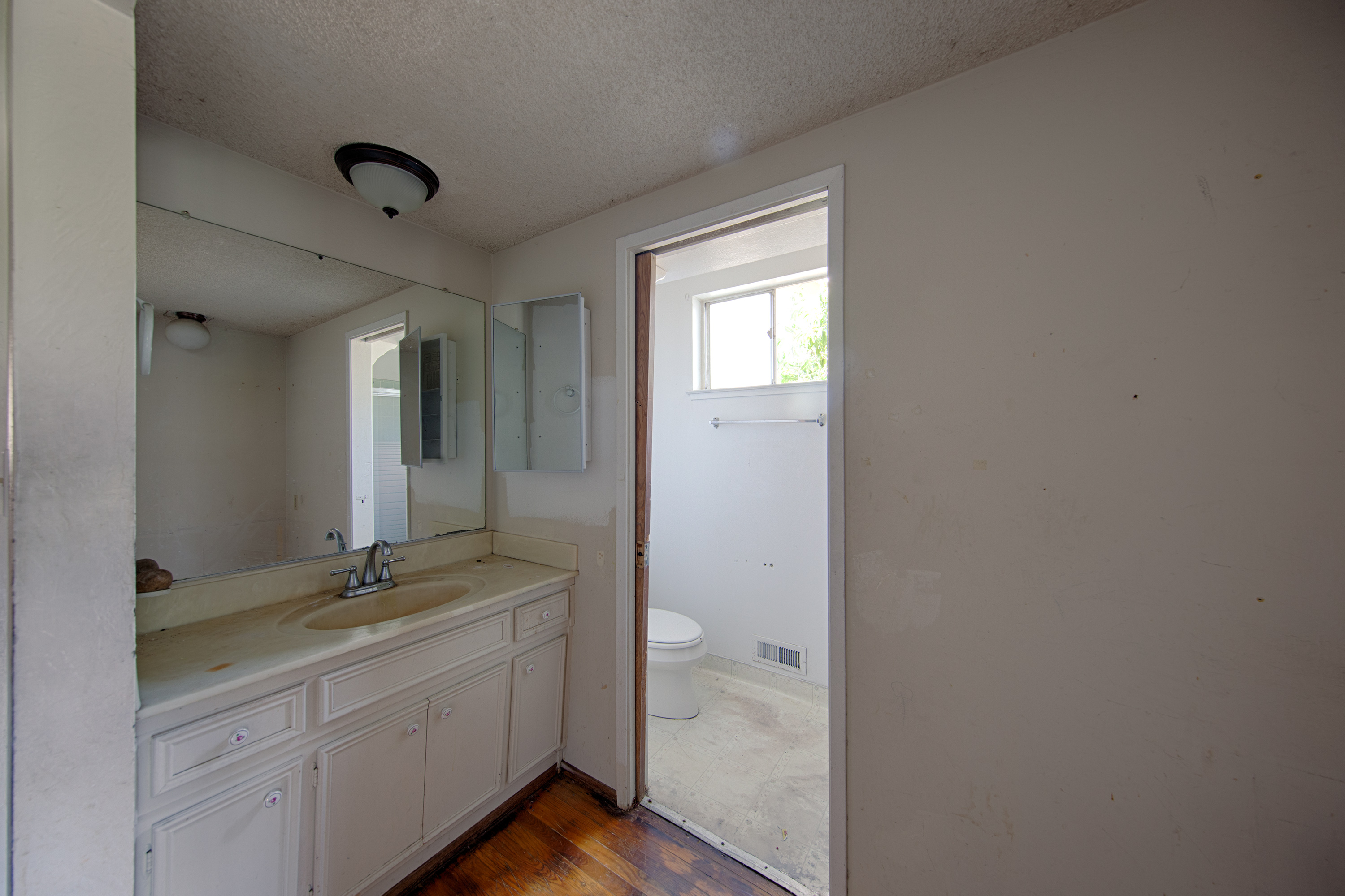 5047 Mitty Way, San Jose 95129 - Master Bathroom (A)