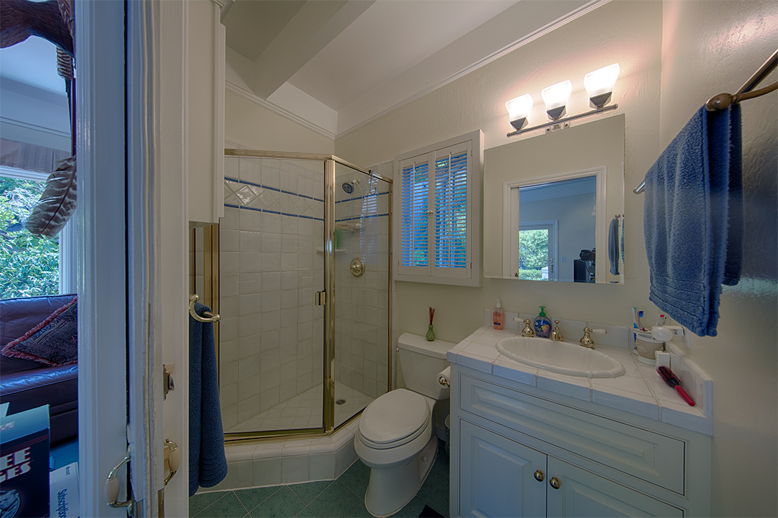 Bathroom 2 picture - 305 Rolling Hills Ave, San Mateo 94403