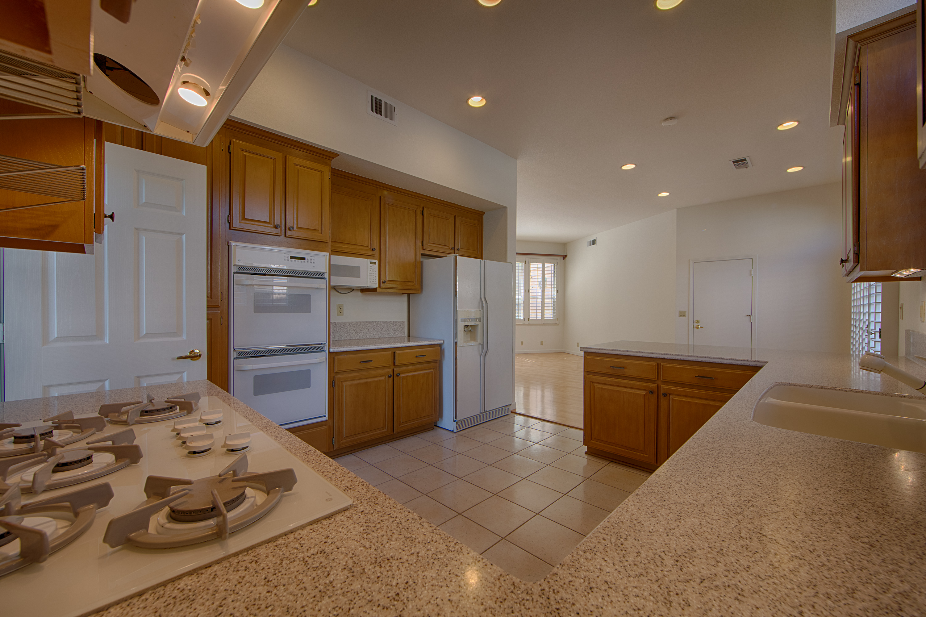 812 Corriente Point Dr, Redwood Shores 94065 - Kitchen (D)