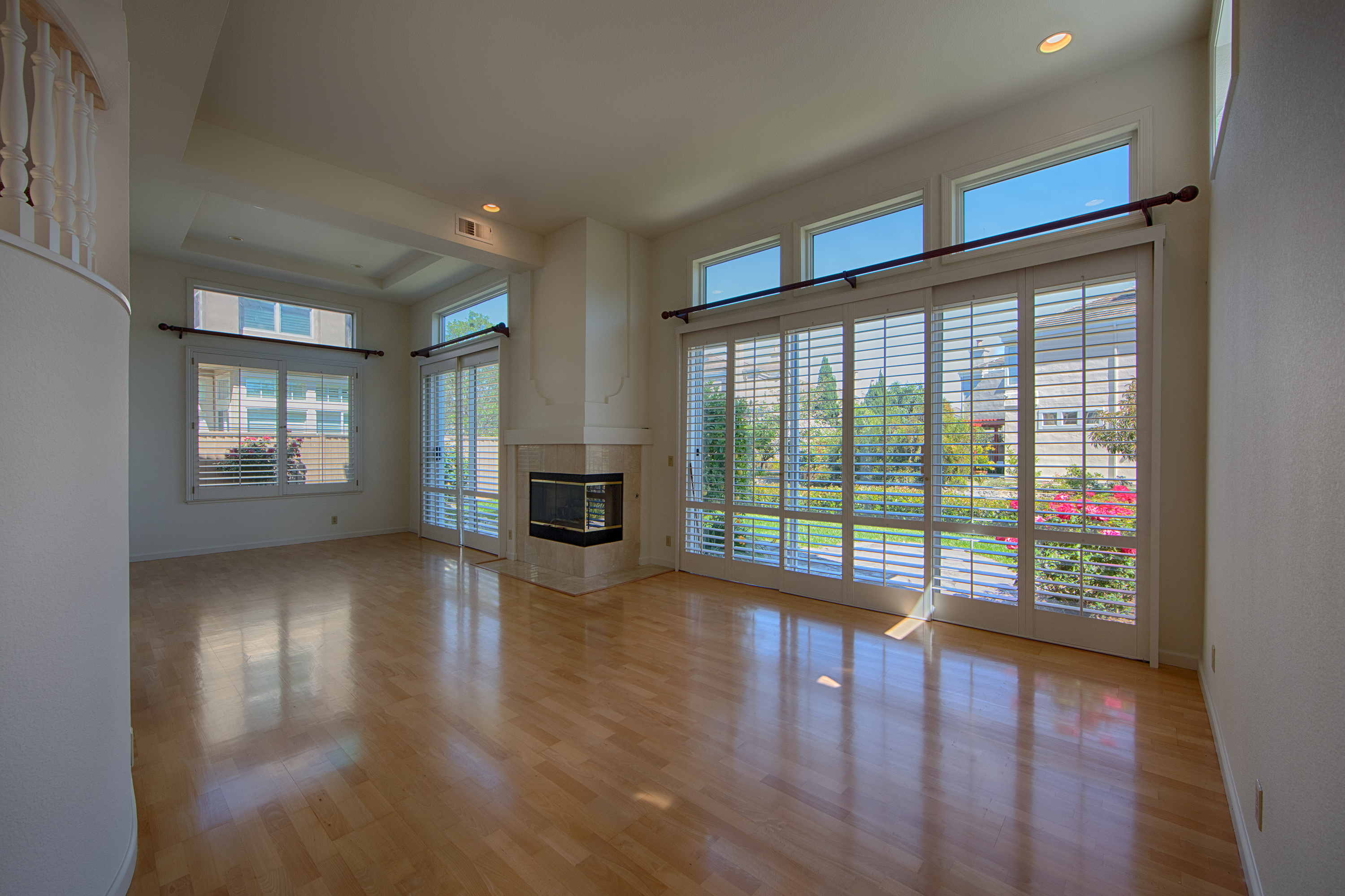 812 Corriente Point Dr, Redwood Shores 94065 - Living Room (A)