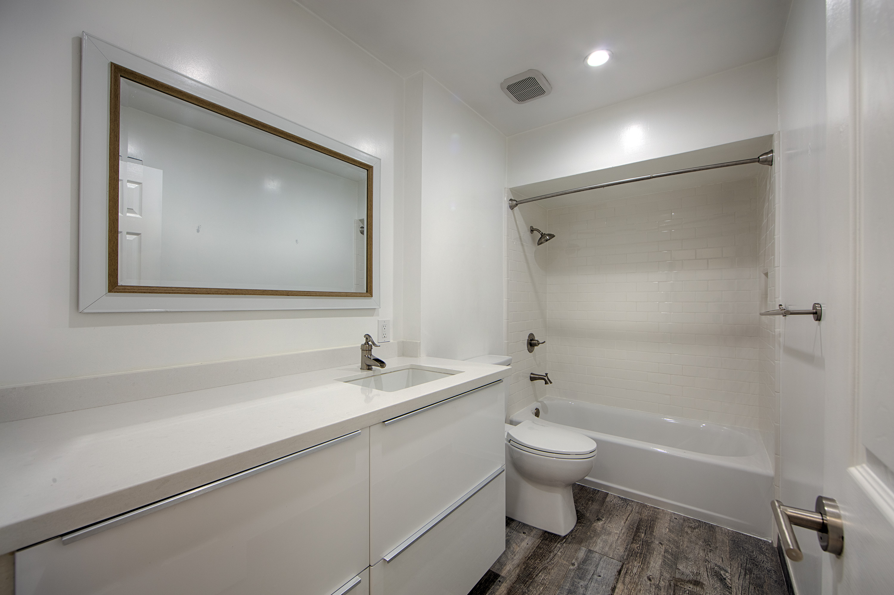 209 Red Oak Dr #Q, Sunnyvale 94086 - Bathroom (A)