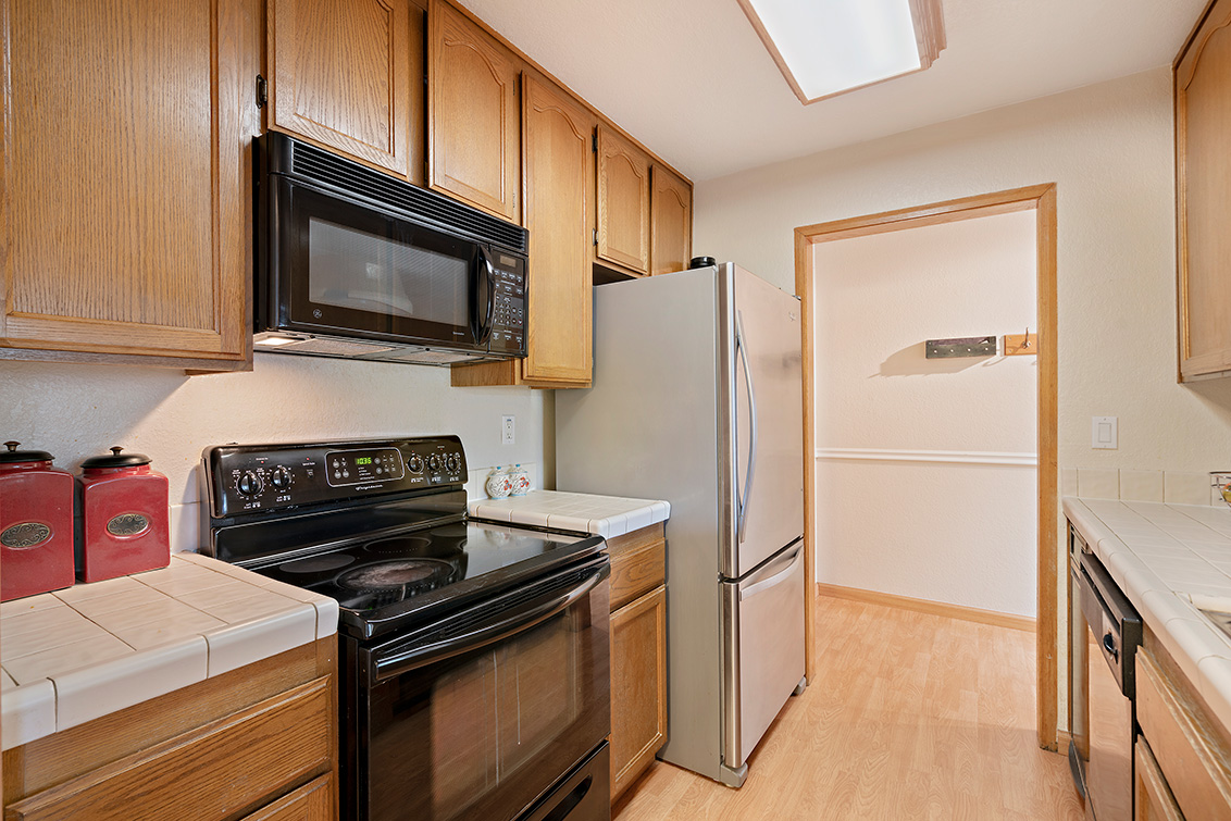 Kitchen (B) picture - 39821 Cedar Blvd 115, Newark 94560