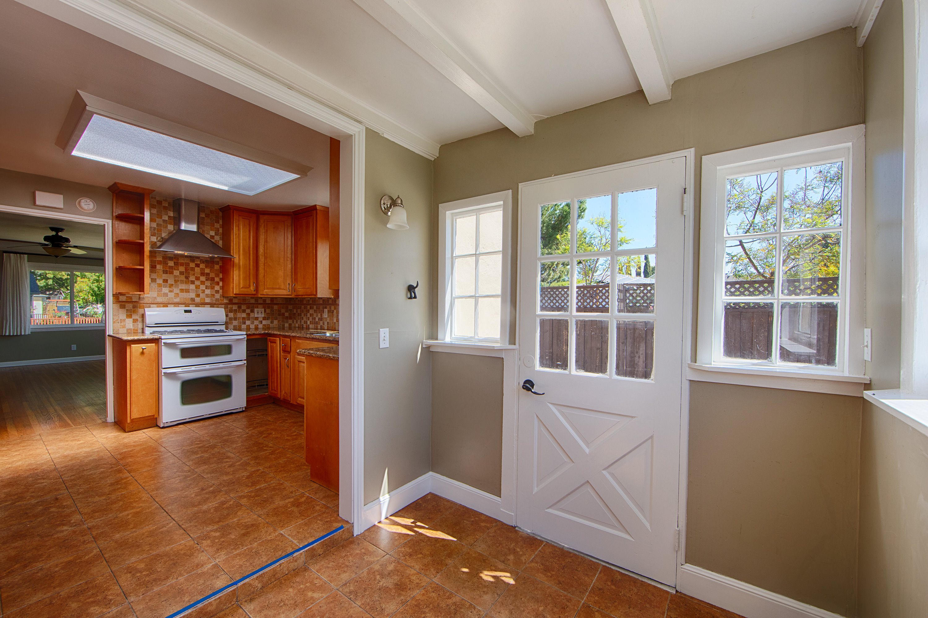 90 Dexter Ave, Redwood City 94063 - Back Entry (B)