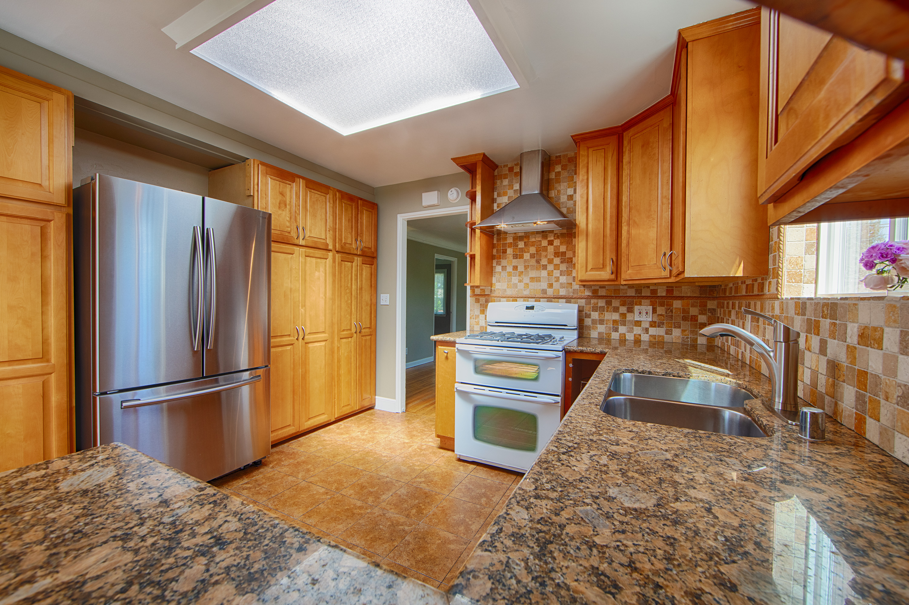 90 Dexter Ave, Redwood City 94063 - Kitchen (C)
