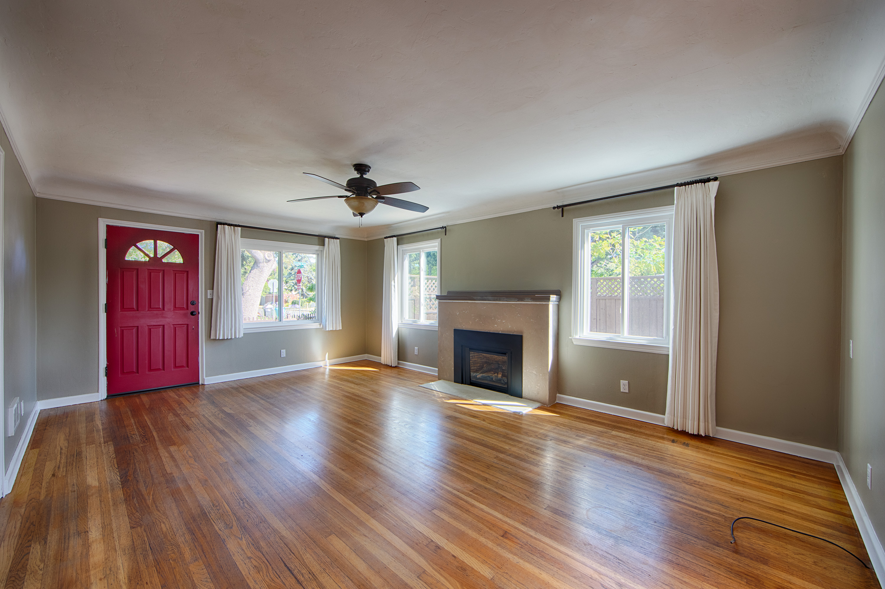 90 Dexter Ave, Redwood City 94063 - Living Room (B)