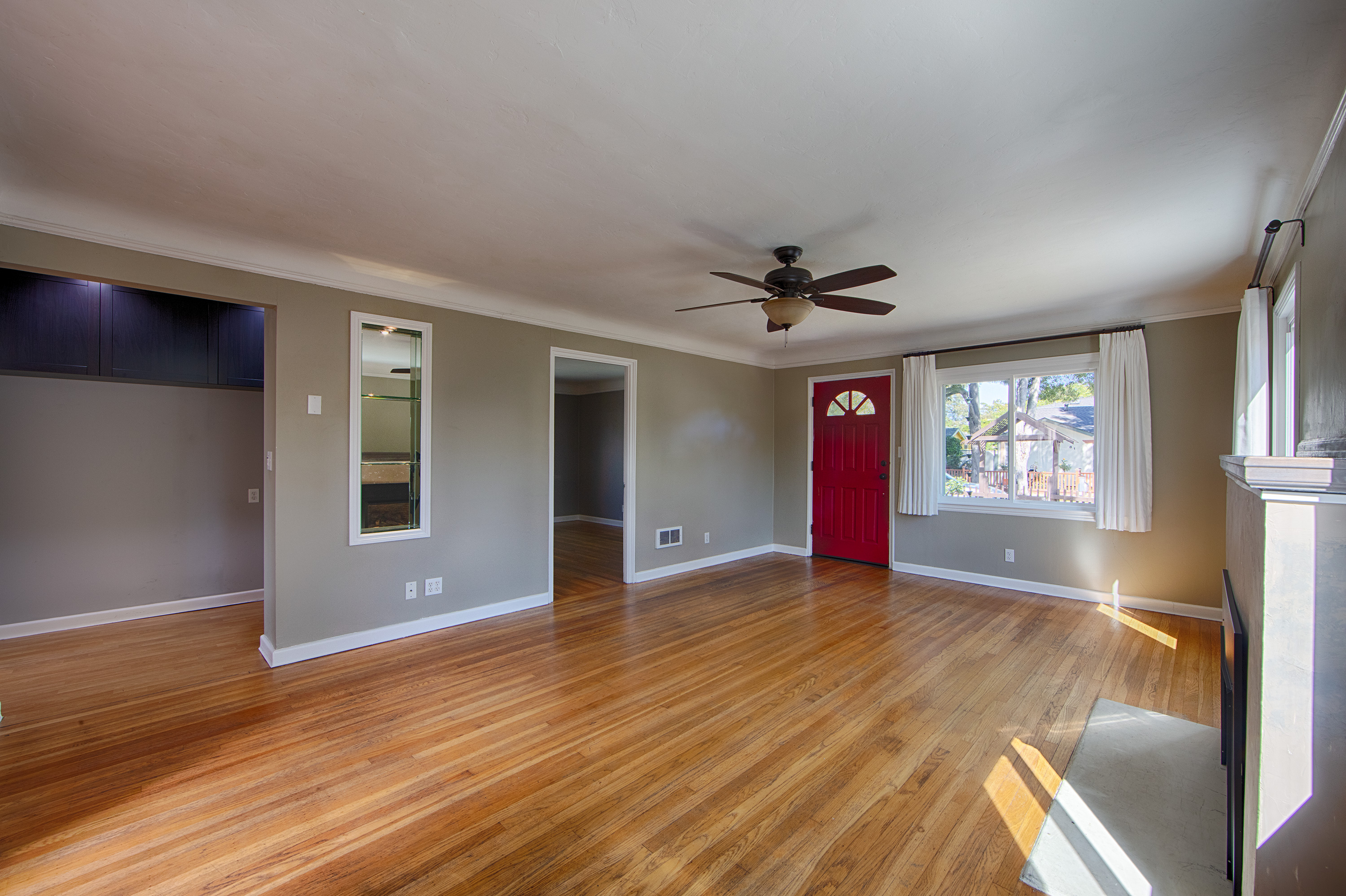 90 Dexter Ave, Redwood City 94063 - Living Room (C)