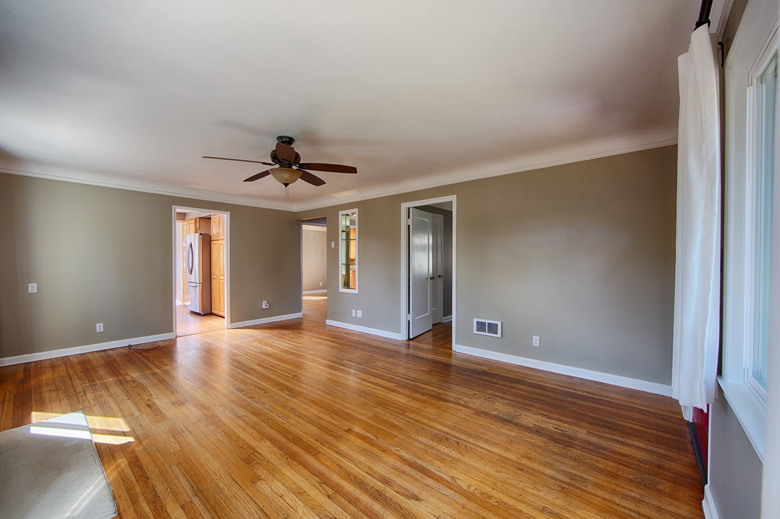 90 Dexter Ave, Redwood City 94063 - Living Room (D)