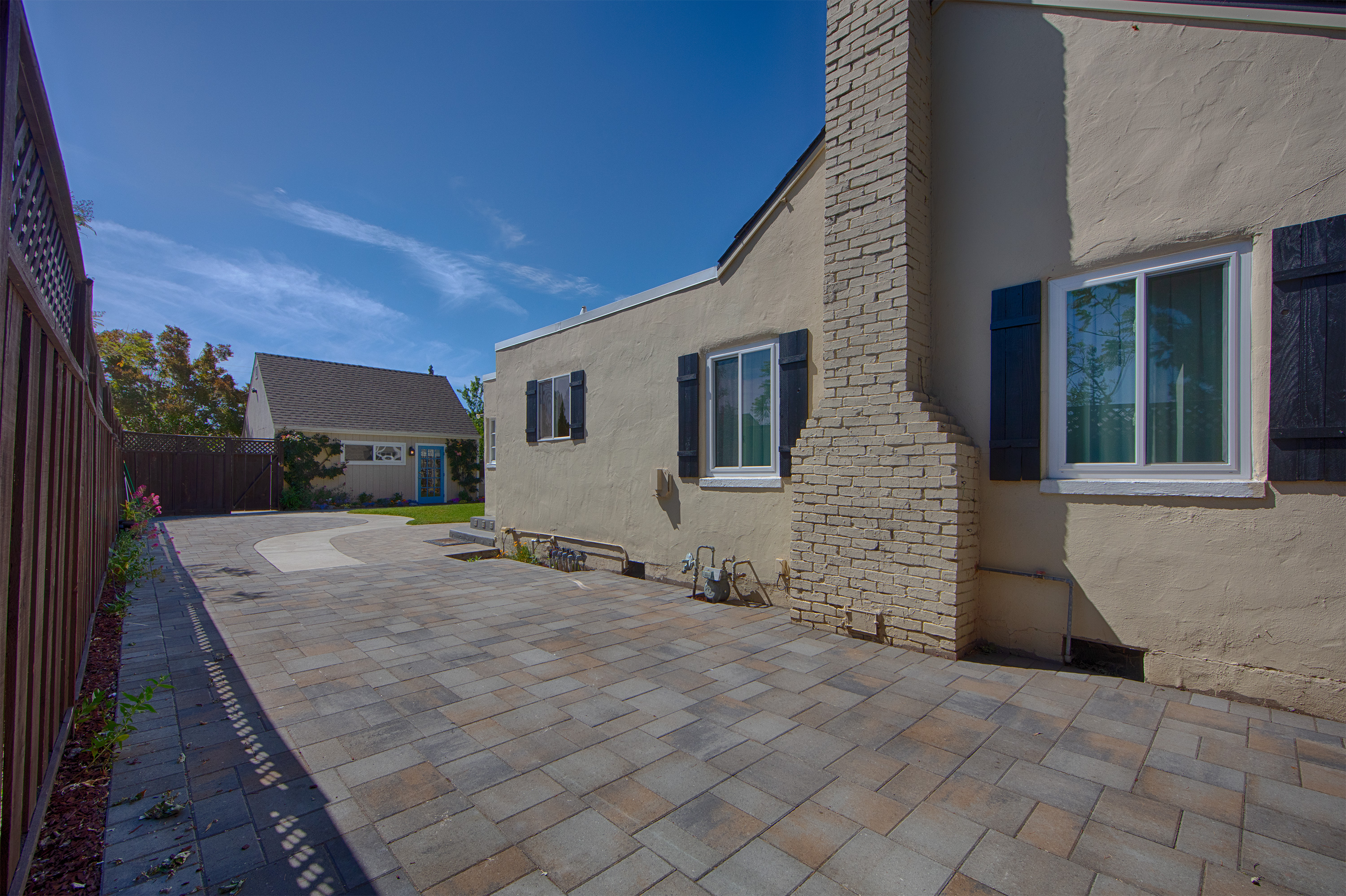 90 Dexter Ave, Redwood City 94063 - Side Patio (A)