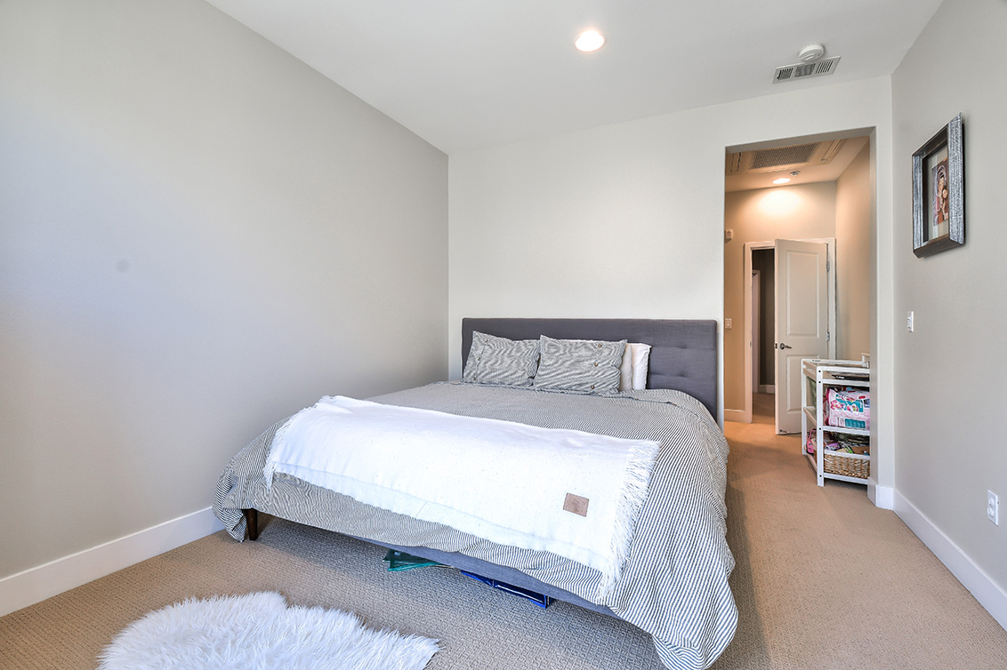 Bedroom 2 (B) picture - 3733 Egret Ln, Palo Alto 94303