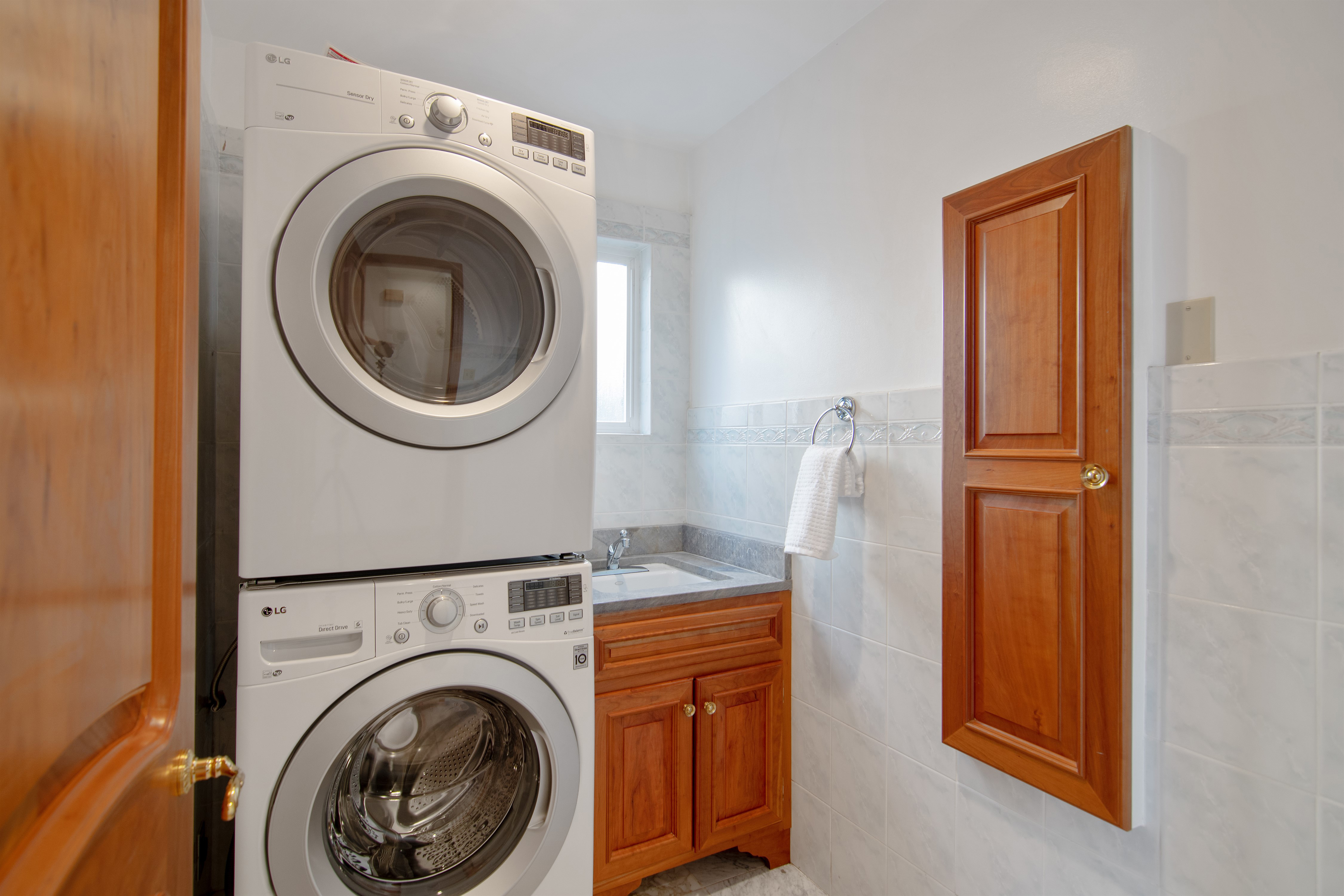 83 Orchard Ave, Redwood City 94061 - Laundry (A)