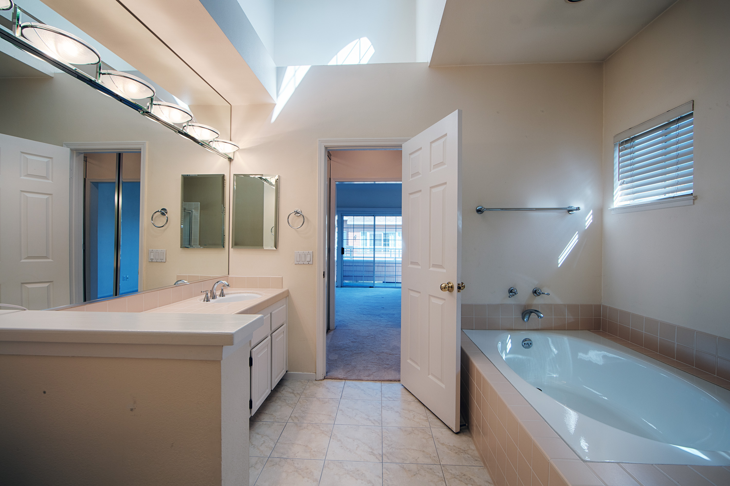 444 San Antonio Rd #9d, Palo Alto 94306 - Master Bath (B)