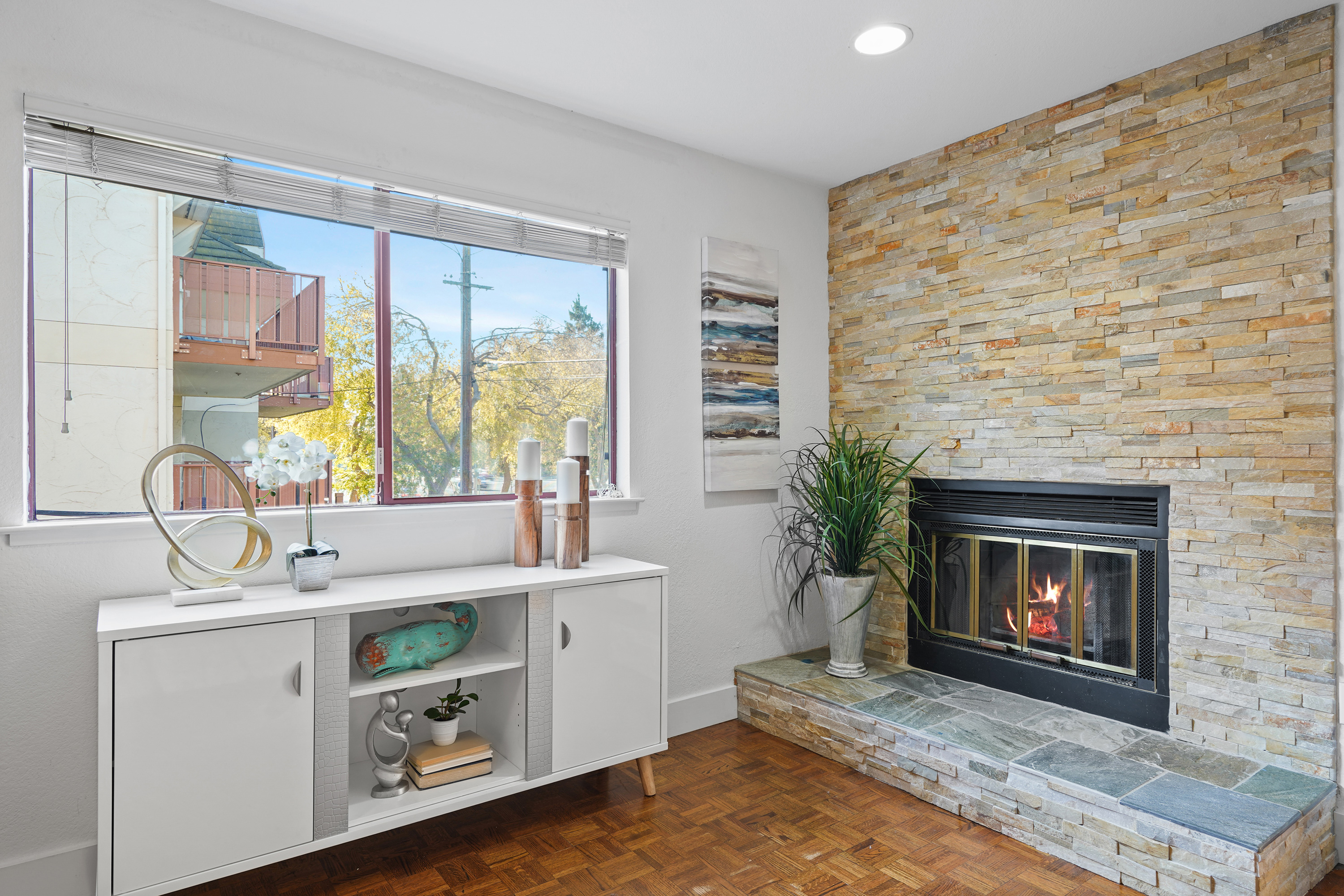 4149 El Camino Way #D, Palo Alto 94306 - Dining Living Room 