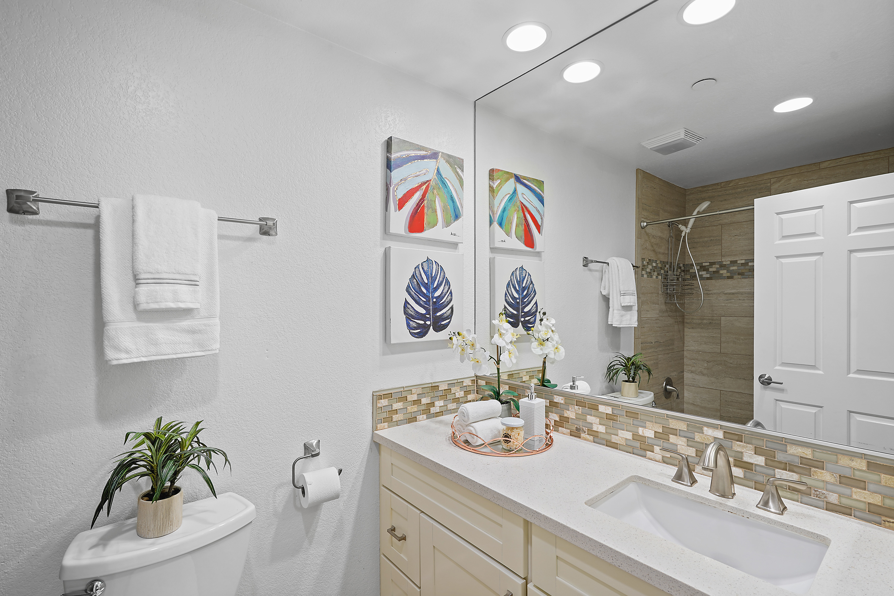 4149 El Camino Way #D, Palo Alto 94306 - Primary Bath (A)