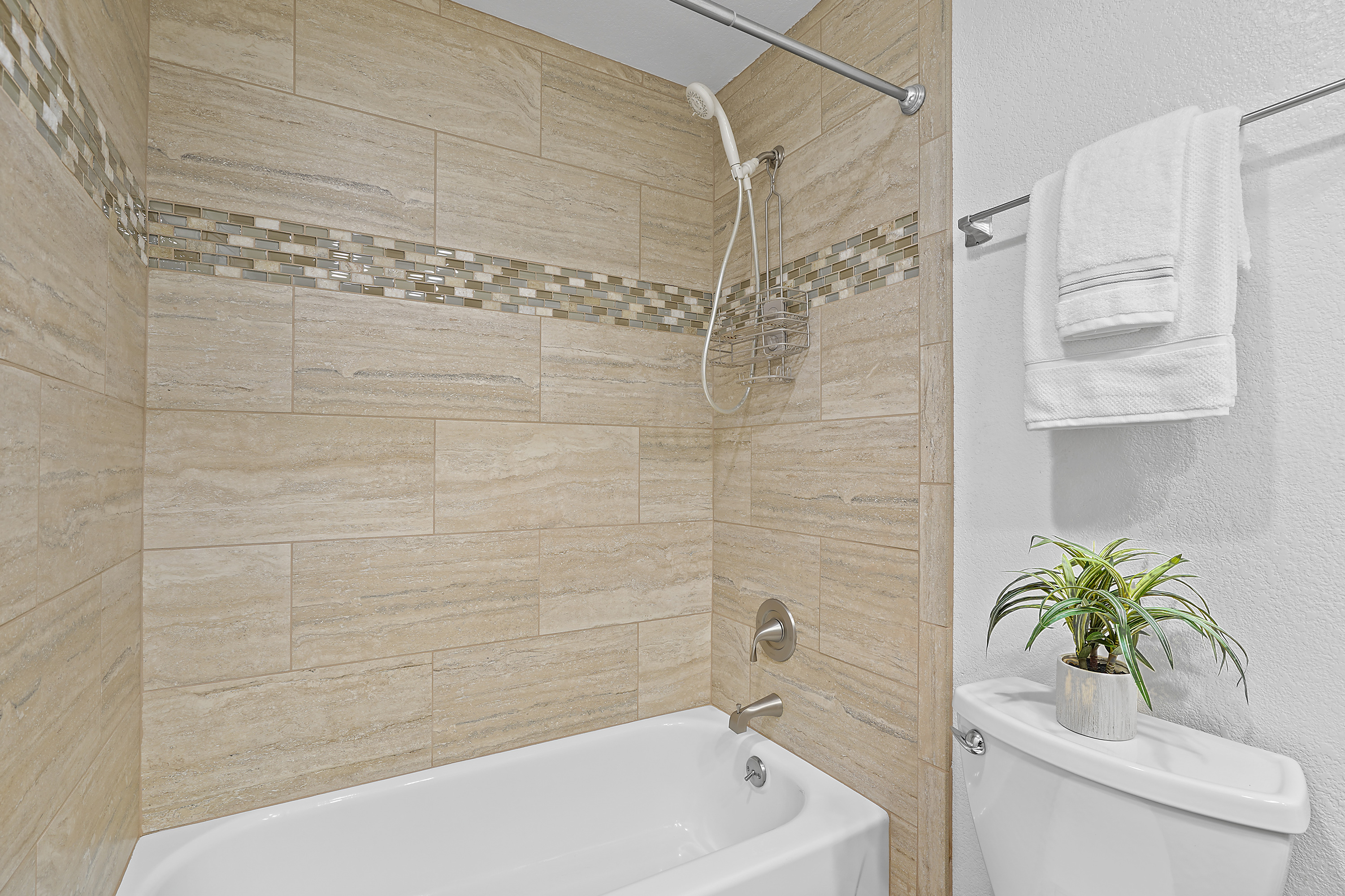 4149 El Camino Way #D, Palo Alto 94306 - Primary Bath (B)