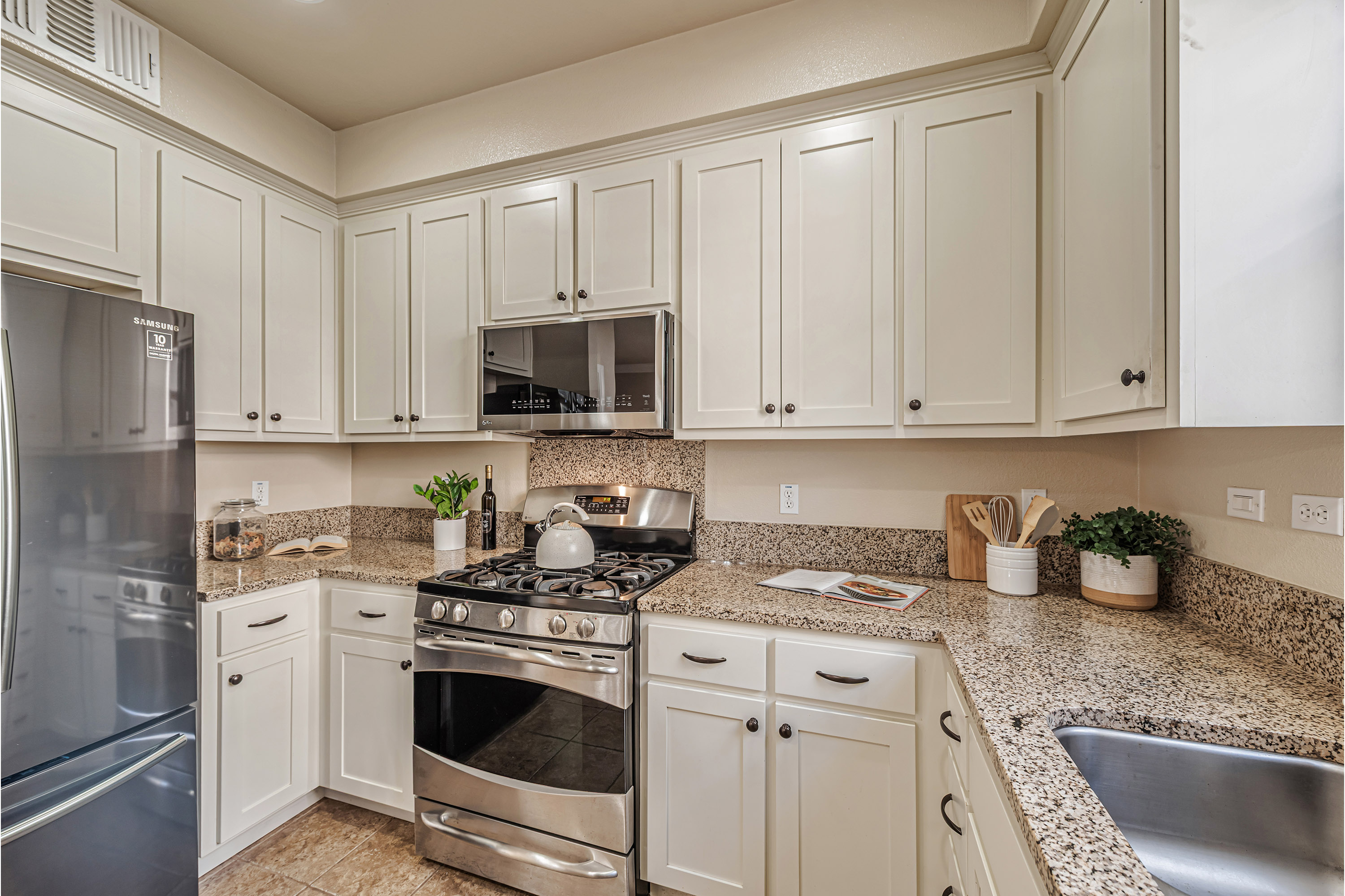 Kitchen (B)