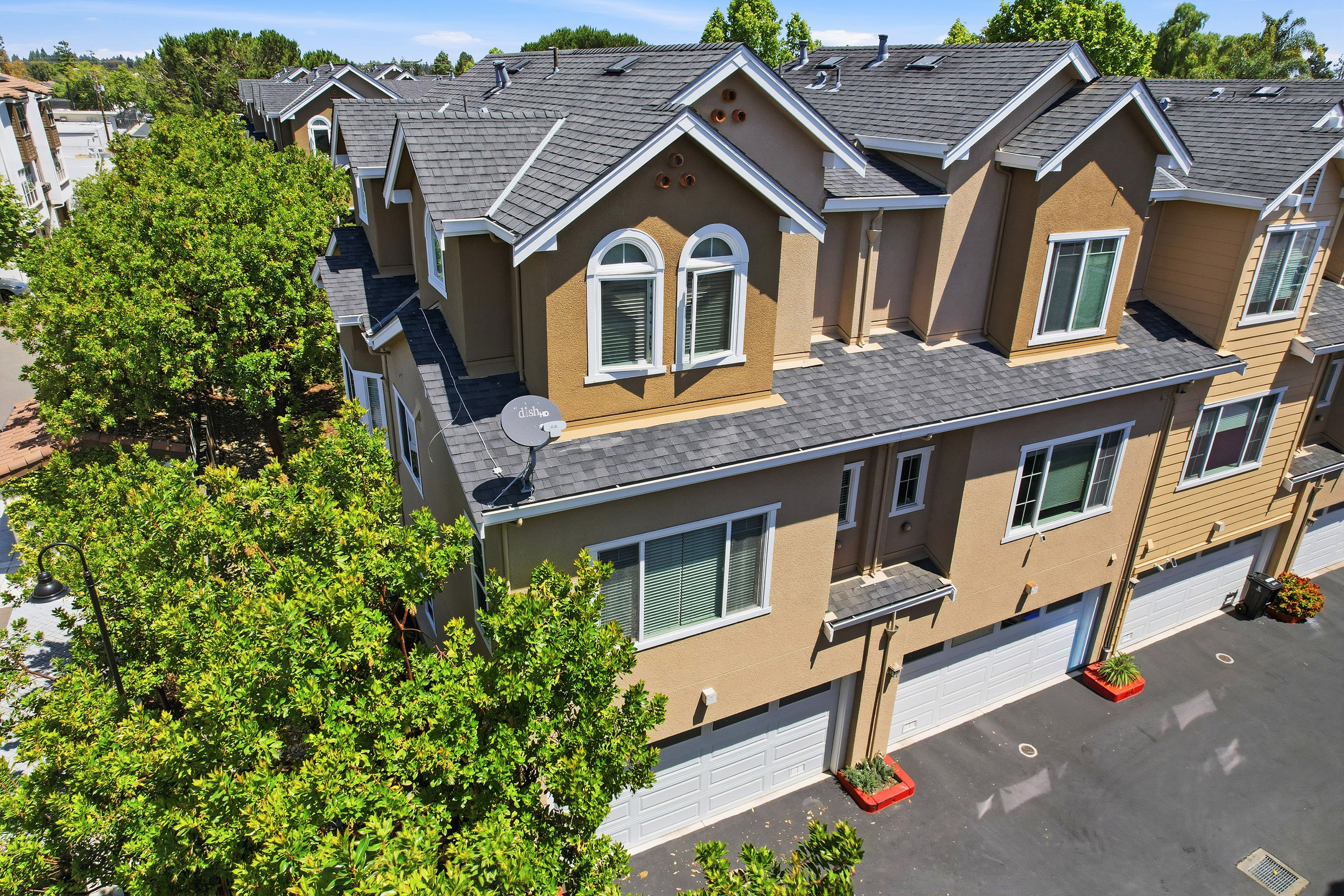 2222 Raspberry Ln, Mountain View 94043 - Garage (A)