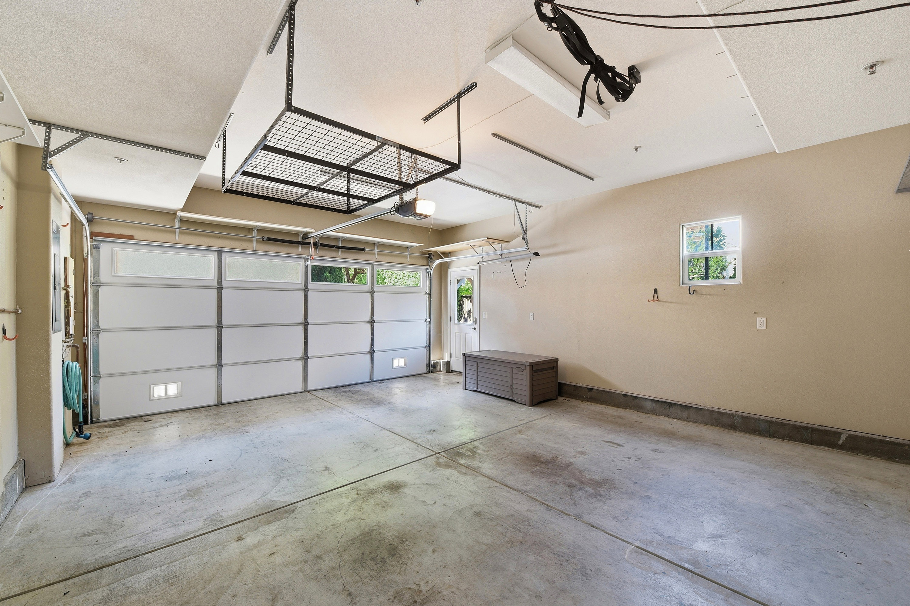 2222 Raspberry Ln, Mountain View 94043 - Garage (C)